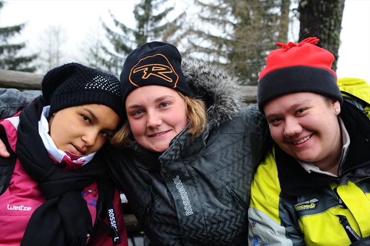 Les filles ont le sourire!