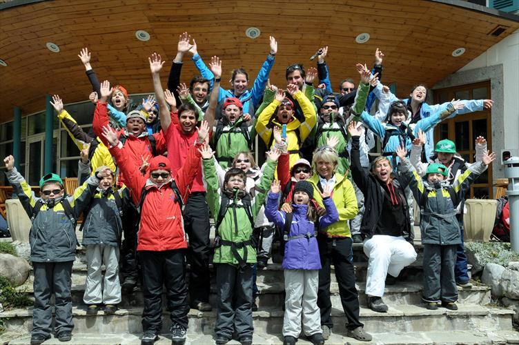 Tous réunis avant le départ en compagnie de nos amis du Raid Hannibal !