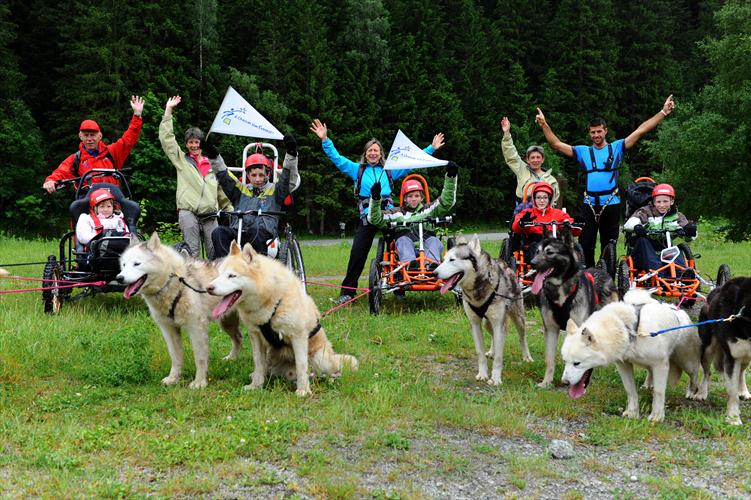 Et on part avec nos amis les huskies pour la cani-FTT!