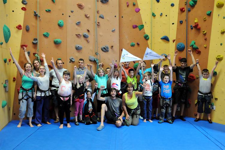 Au pied du mur, hurlement de motivation en groupe !