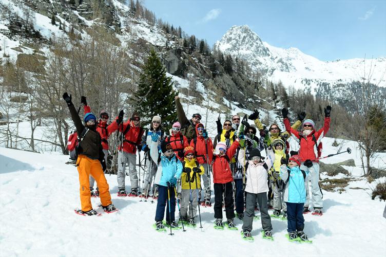 Nous y voilà ! Les pieds dans la neige pour la photo de groupe !