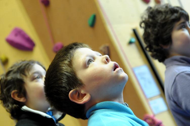 Tous les yeux sont braqués vers le plafond ! Difficile de s