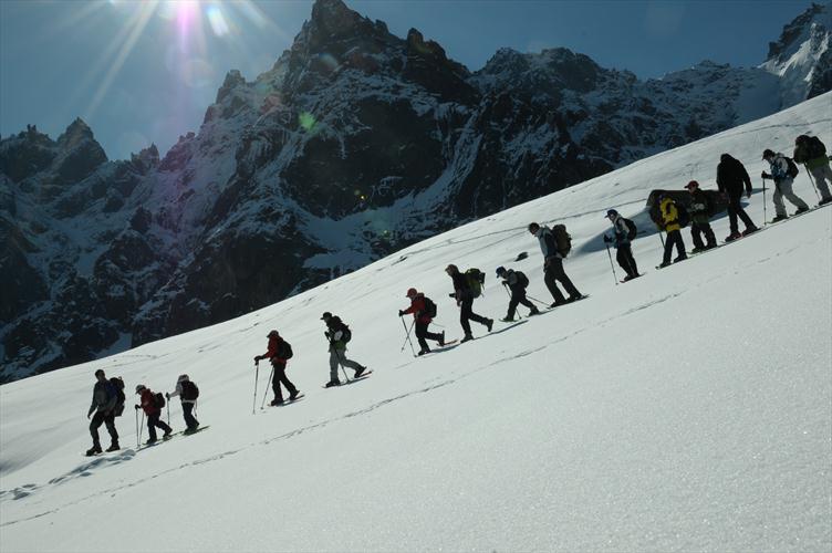 Sous les cimes chamoniardes, nous partons à l