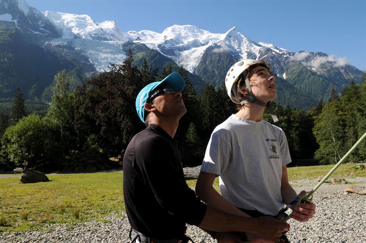 Le paysage est magnifique, mais on est concentrés sur nos camarades là-haut!