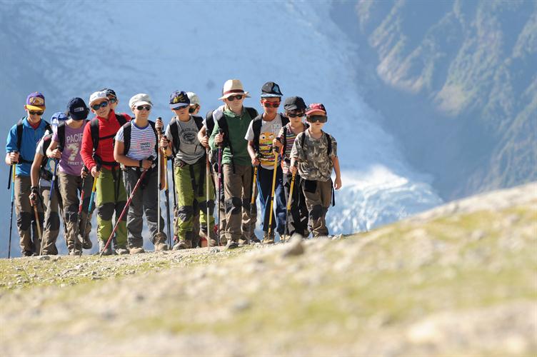 La chenille laisse le glacier derrière elle...
