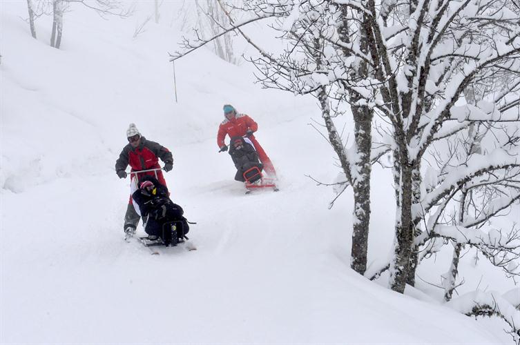Bénie et Eliott se livrent une course acharnée.