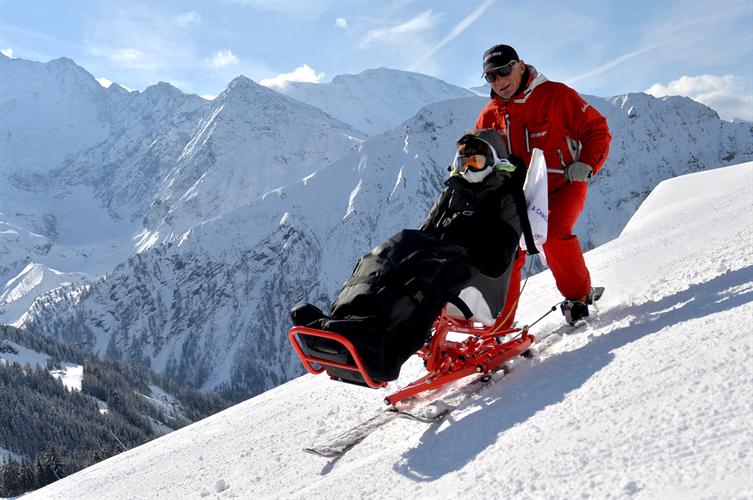 Pauline tout en douceur descend avec sérénité les pistes de son Everest.