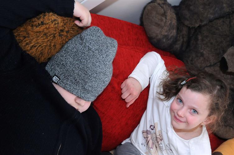 Petites facéties au milieu des ours en peluche ! (Paul et Clara)