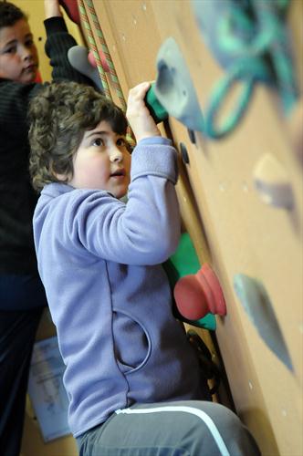 Eloise, tout en concentration , s