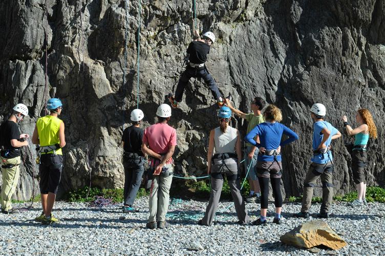 Premiers exercices de descente sous les yeux attentifs !
