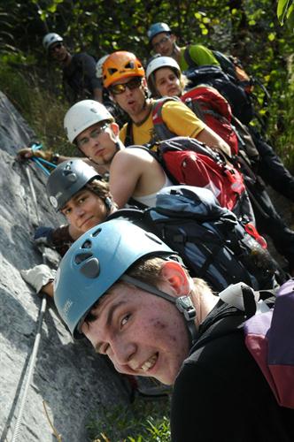Du côté de Samoens, une belle enfilade de têtes souriantes juste avant le départ !