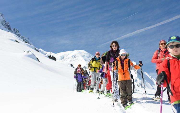 Ewann ouvre la marche derrière notre guide
