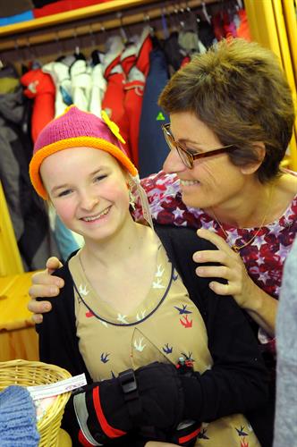 Câlins gratuits pour les nouveaux à bonnet ! (Clémence et Isabelle)