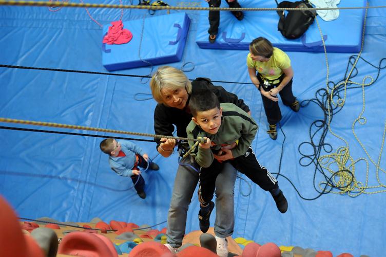 Un duo de choc lors de la descente en rappel après une ascension réussie, Christine et Lenny !