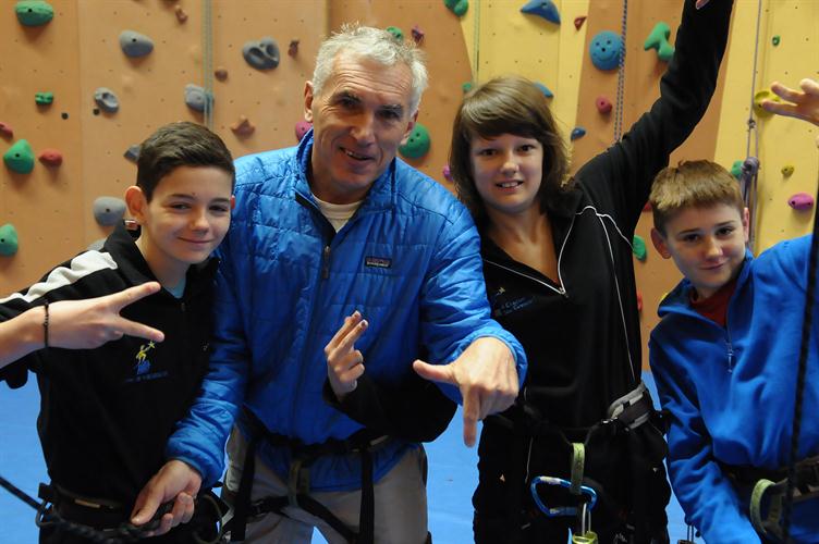 Drivés par notre guide Roland, la bonne humeur nous gagne  !