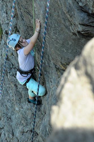 Reine de la varappe, en pleine grimpe technique, Clélia !