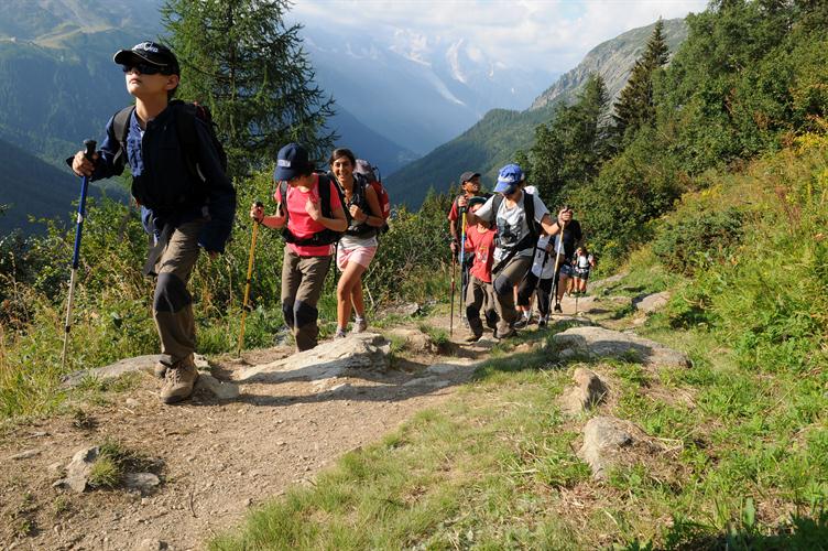 Les montagnes font leur apparition en toile de fond!