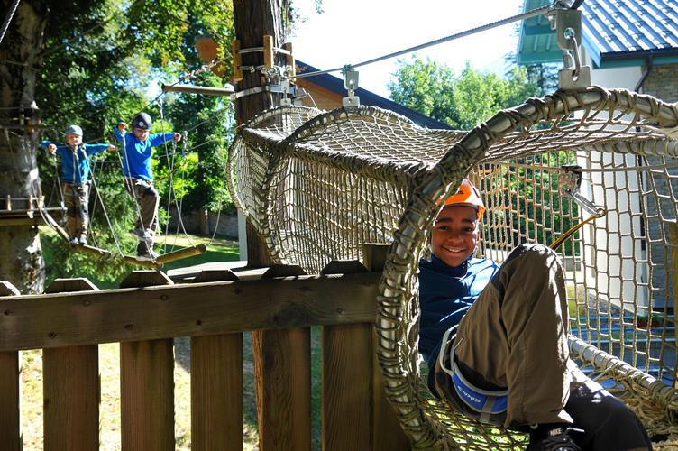 Une joyeuse bande qui se plaiyt à squatter tous les ateliers du parcours !