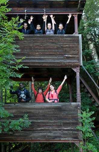 Petite pause "cabane" sur le sentier ardu qui nous monte jusqu