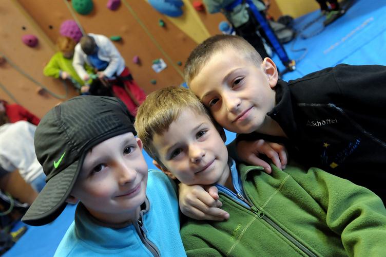Un trio de champions de grimpe en salle: Jordan, Paul et Emir !