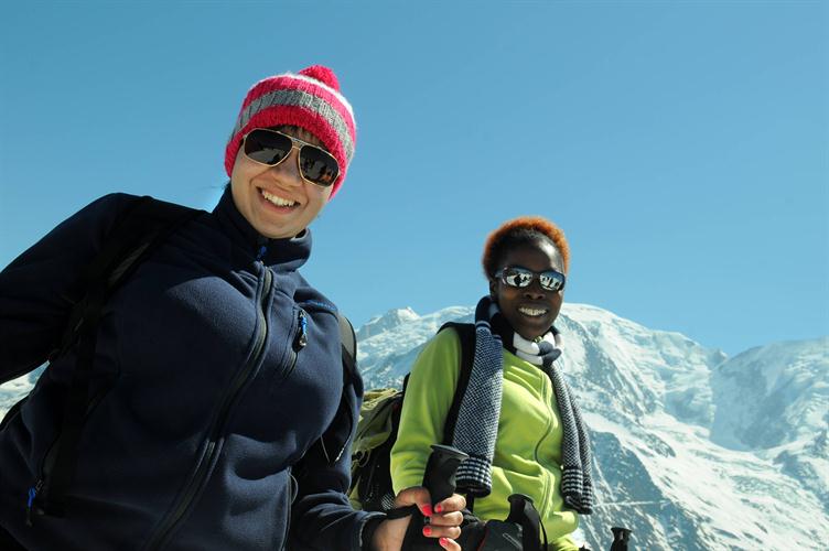 2 complices de raquettes toujours souriantes, Nawell et Séphora !