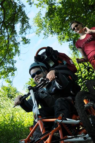 Robin et Diane, tout sourire dans cette version motocross du FTT !