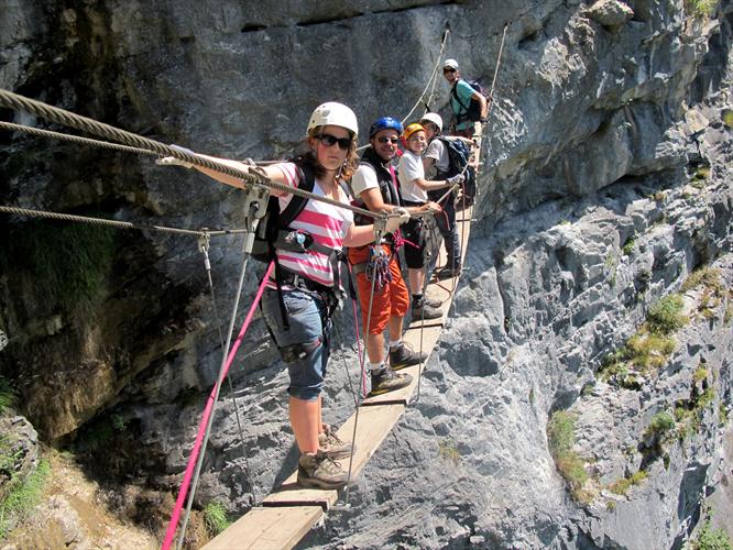 A Samoens, Johanna, Charlotte et Sarah sont en suspension !