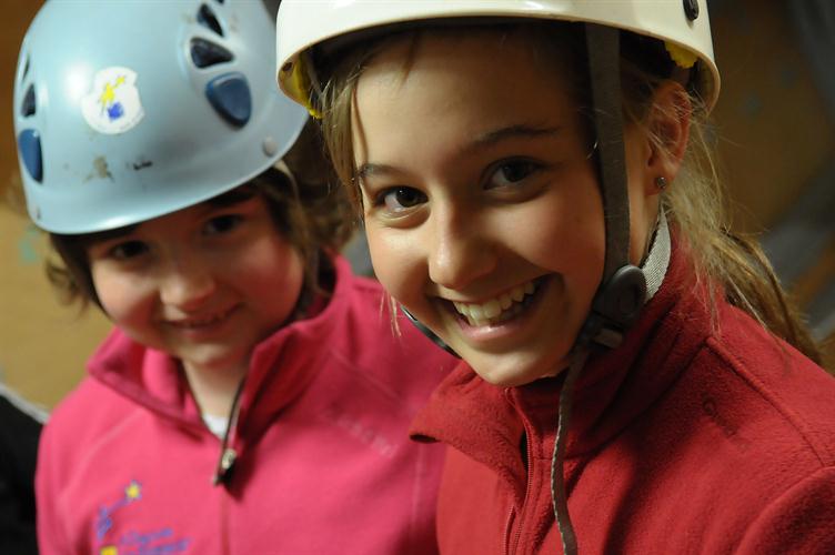 Tout sourire, prêtes à se jeter dans le vide, Anais et Eloise !