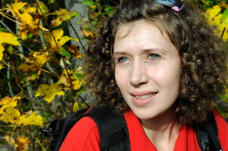 Une randonneuse de charme aux yeux plein d