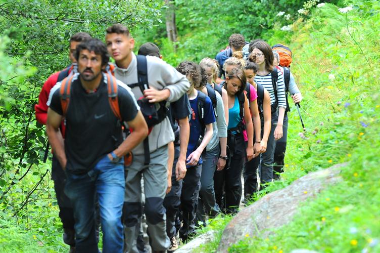 Dernier tronçon difficile ! Antoine motive les troupes et les emmène vers leur but de la matinée !