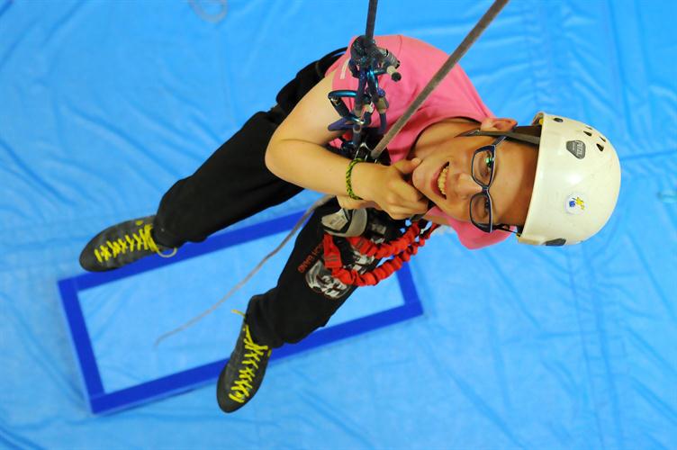 Descente en rappel et en toute décontraction pour Clément !