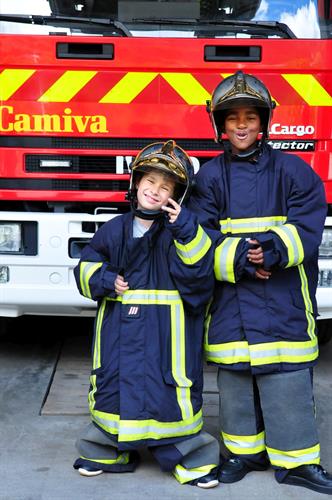 Essayage des tenues de combat du feu !!! (Damien et Sullivan)