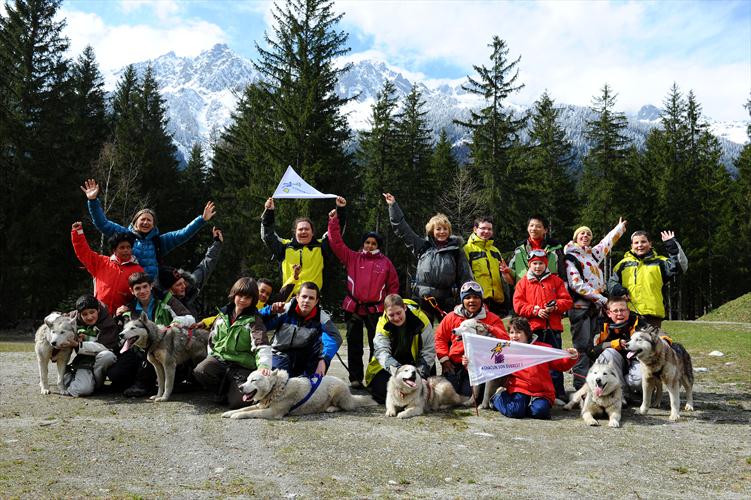 Tout le monde se retrouve pour la cani-rando cet après-midi!