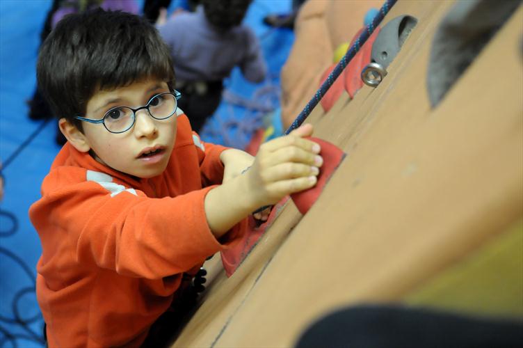 Lucas, armé de sa dextérité et de sa volonté s