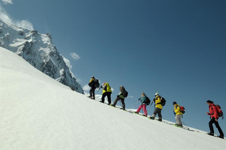 En arrière plan, la chaine du Mont-blanc dessine le décor de nos aventures !
