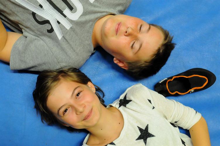 Jeunes voltigeurs mis au tapis ! Eva et Robin.