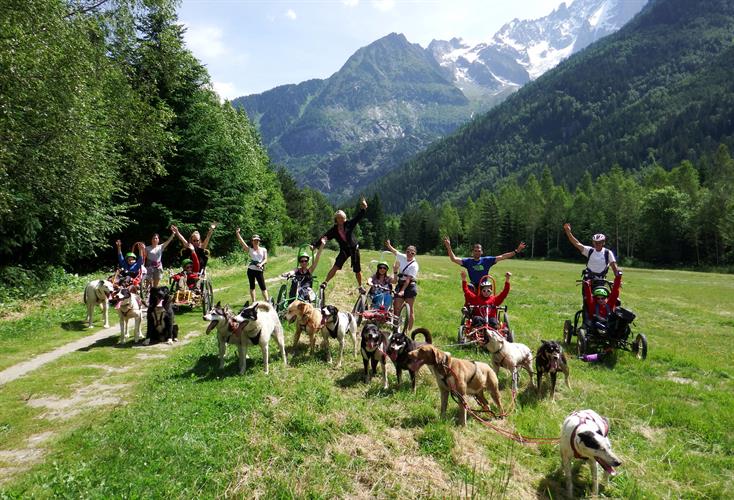 Toute la bande matinale réunie avec les champions canins !