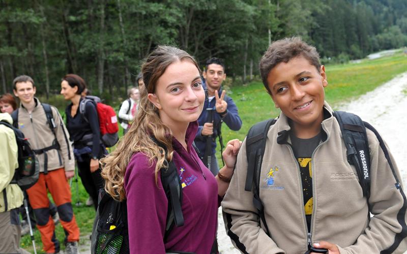 Deux randonneurs plutôt réjouis de partager cette marche initiatique, Louise et Yanis !