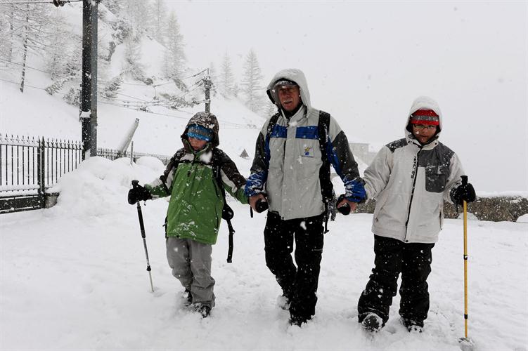 Direction le musée des cristaux pour Lucie, Jojo et Rémi!