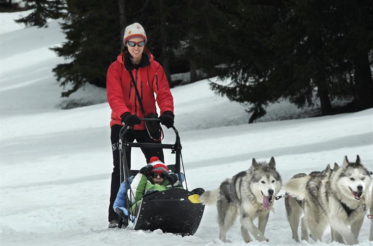 Aude et Matéo à toute alluresur la piste enneigée !