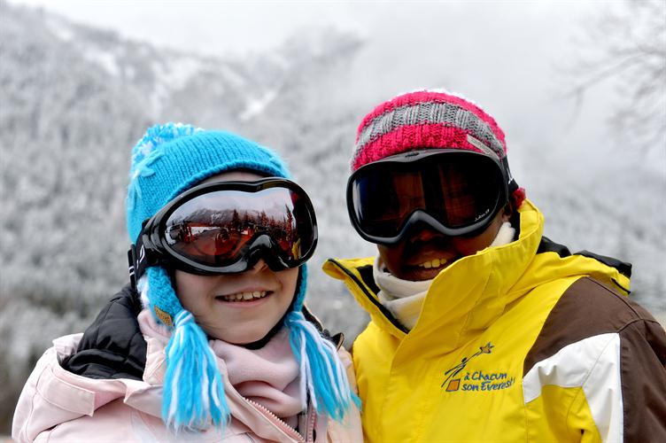 Binôme tout sourire. (Clara et Bénie)