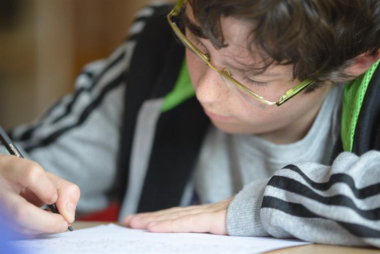 Hugo et le dessin apporte la sereinité :)