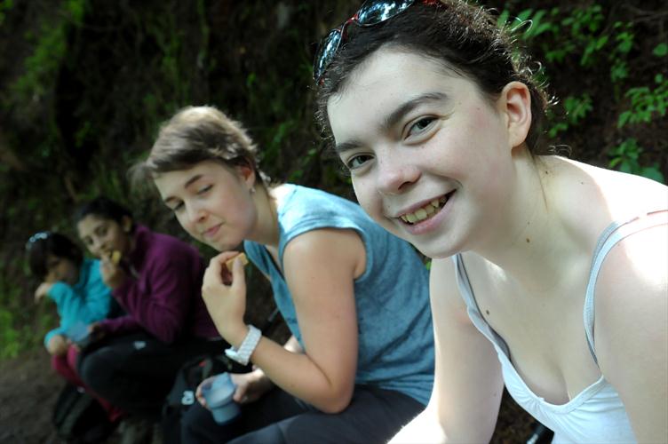 Les jeunes pousses de montagnardes affichant sourires et bonheur ! (Manuela, Anne-Elise, Sarah et Charlotte)