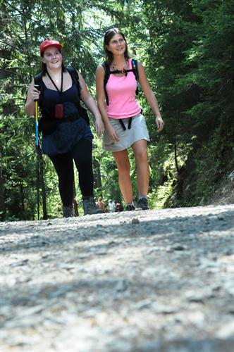 Deux belles enchantées en sentier, Cyndelle et Marie !