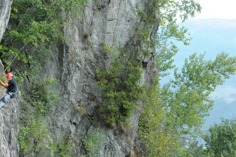 Seul face au roc, dans l