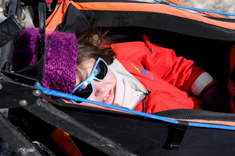 Championne de mushing dans son cockpit: Suzylou !