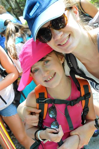 Deux beaux sourires de belles randonneuses figés par l