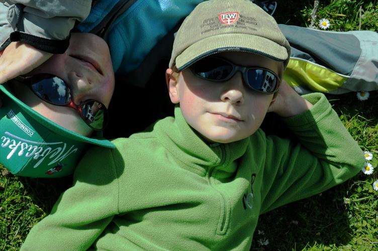 Hugo et Benjamin en mode décontraction sous le soleil !