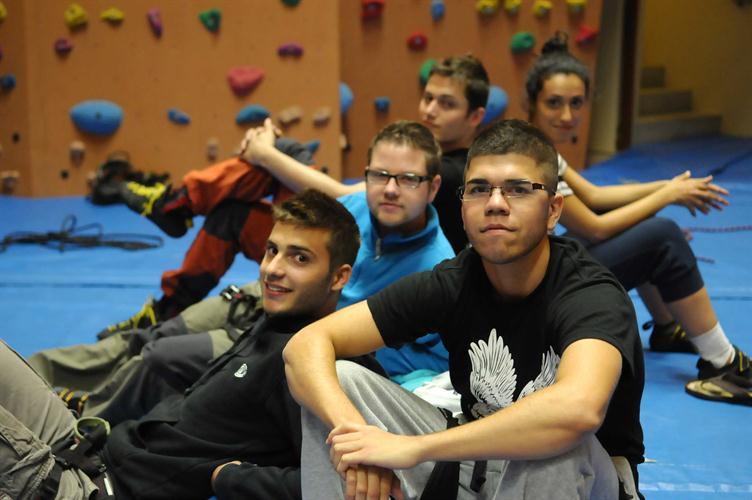 Petite pause collective durant laquelle sont dispensés les détails de notre nouvelle activité: Via ferrata !