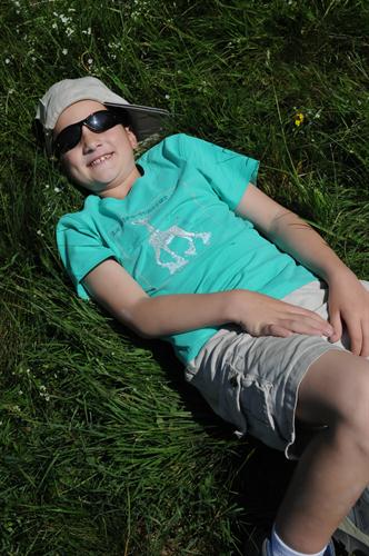 Au repos dans le vert et douillet trêfle du parc, Louis !